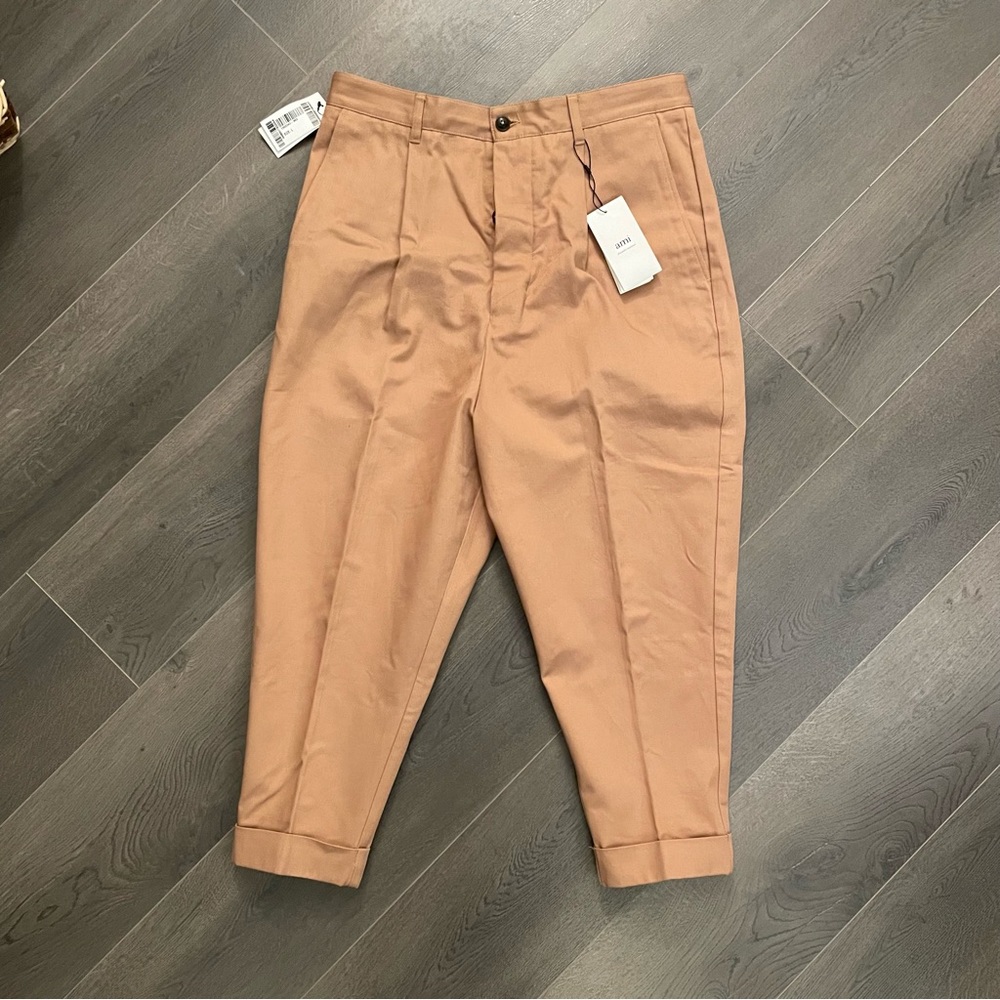 NWT men’s Ami pleated beige pants (Sz L)
